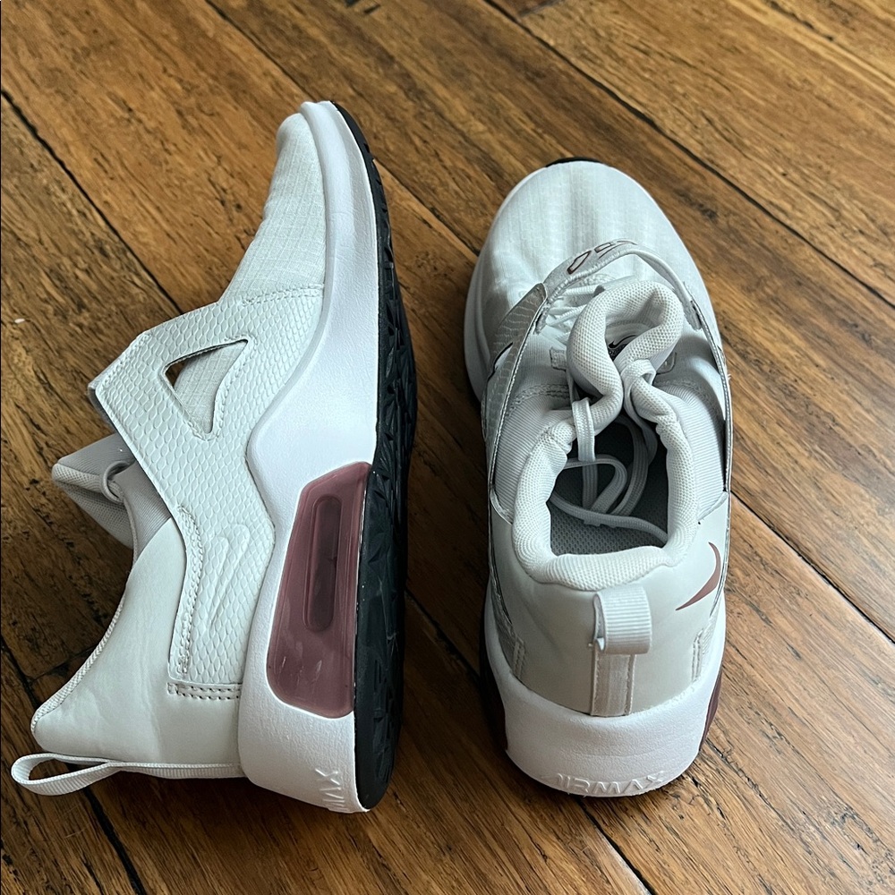Nike AirMax Women’s Size 7.5 - Picture 3 of 5